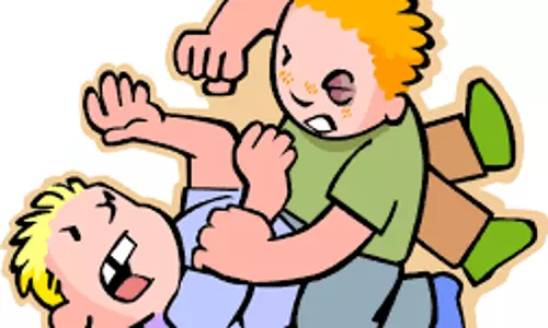 பள்ளி மாணவர்கள் பயங்கர மோதல்