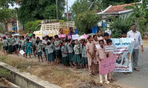 மாணவர் சேர்க்கை விழிப்புணர்வு பேரணி மாணவர் சேர்க்கை விழிப்புணர்வு பேரணி