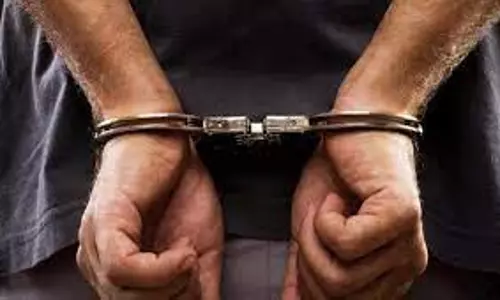 வாலிபர் கொலை வழக்கில் 2 பேர் கைது கஞ்சா விற்பனை போட்டியில் தீர்த்து கட்டியது அம்பலம் வாலிபர் கொலை வழக்கில் 2 பேர் கைது கஞ்சா விற்பனை போட்டியில் தீர்த்து கட்டியது அம்பலம்