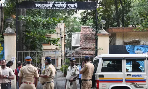 கொரோனா சிகிச்சை மைய முறைகேடு - மாநகராட்சி அலுவலகத்தில் அமலாக்கத்துறை சோதனை கொரோனா சிகிச்சை மைய முறைகேடு - மாநகராட்சி அலுவலகத்தில் அமலாக்கத்துறை சோதனை