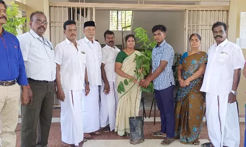 மரக்கன்றுகள் வழங்கும் நிகழ்ச்சி மரக்கன்றுகள் வழங்கும் நிகழ்ச்சி