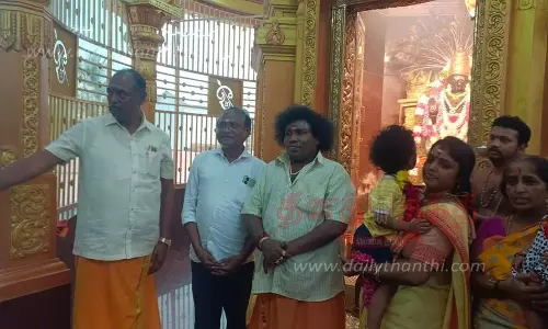 முத்துமலை முருகன் கோவிலில் நடிகர் யோகிபாபு சாமி தரிசனம் முத்துமலை முருகன் கோவிலில் நடிகர் யோகிபாபு சாமி தரிசனம்