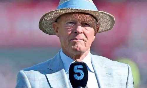 வெற்றியை விட பொழுதுபோக்குக்கு முன்னுரிமை அளிப்பதா? - இங்கிலாந்து அணிக்கு பாய்காட் கண்டனம் வெற்றியை விட பொழுதுபோக்குக்கு முன்னுரிமை அளிப்பதா? - இங்கிலாந்து அணிக்கு பாய்காட் கண்டனம்