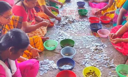 தல்லாகுளம் பெருமாள் கோவில் உண்டியல் திறப்பு-ரூ.4½ லட்சம் காணிக்கையாக கிடைத்தது தல்லாகுளம் பெருமாள் கோவில் உண்டியல் திறப்பு-ரூ.4½ லட்சம் காணிக்கையாக கிடைத்தது