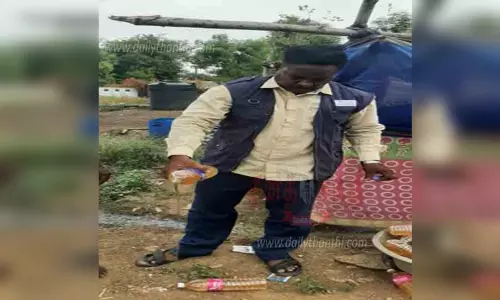 மானாமதுரை பகுதியில் சர்க்கரை பாகு கலந்து தேன் விற்பனை 32 லிட்டர் போலி தேனை அழித்து எச்சரிக்கை