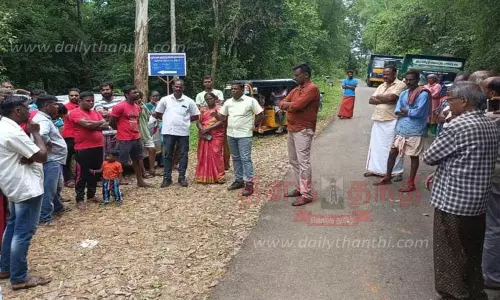 லாரிகளை சிறைபிடித்த பொதுமக்கள்