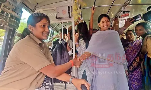 பெண் டிரைவர் ஓட்டிய பஸ்சில் கனிமொழி எம்.பி. பயணம்