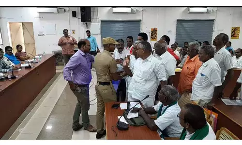 கள்ளக்குறிச்சியில் நில ஒருங்கிணைப்பு சட்டத்திற்கு விவசாயிகள் எதிர்ப்பு - கலெக்டர் தலைமையில் நடந்த கூட்டத்தில் பரபரப்பு