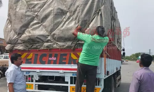 ரேஷன் அரிசி கடத்தலை தடுக்க போலீசார் வாகன சோதனை ரேஷன் அரிசி கடத்தலை தடுக்க போலீசார் வாகன சோதனை