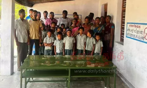 பள்ளிக்கூடத்துக்கு இருக்கை வசதி