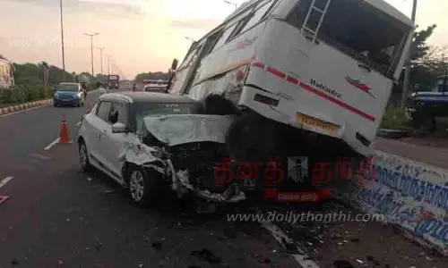 வேன் மீது கார் மோதல்; வாலிபர் காயம்