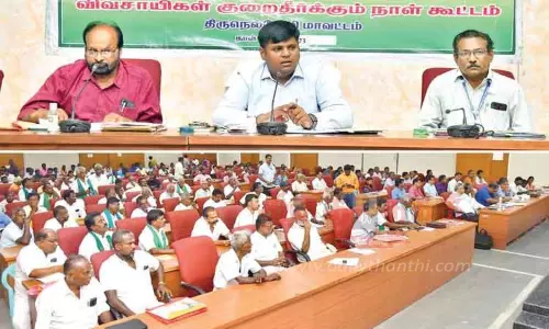 வறட்சி மாவட்டமாக அறிவித்து ஏக்கருக்கு ரூ.30 ஆயிரம் நிவாரணம் வழங்க வேண்டும்; விவசாயிகள் வலியுறுத்தல் வறட்சி மாவட்டமாக அறிவித்து ஏக்கருக்கு ரூ.30 ஆயிரம் நிவாரணம் வழங்க வேண்டும்; விவசாயிகள் வலியுறுத்தல்