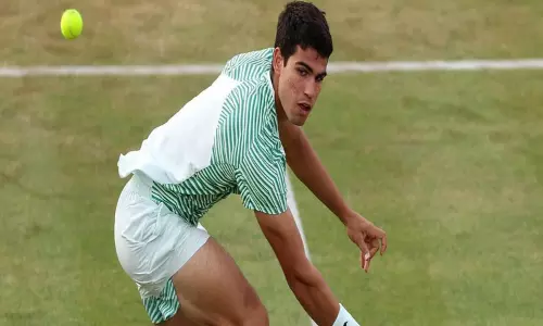 குயின்ஸ் கிளப் சாம்பியன்ஷிப் டென்னிஸ் -காலிறுதியில் அல்கராஸ் வெற்றி