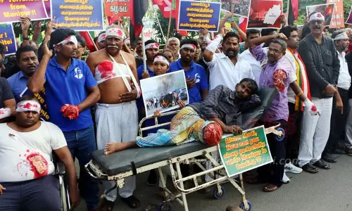 மணிப்பூர் கலவரத்தை கண்டித்து நூதன ஆர்ப்பாட்டம்