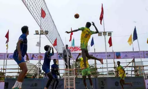 கரூரில், மாநில அளவிலான வாலிபால் போட்டி