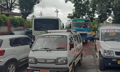 தபால் நிலைய பகுதியில் கடும் போக்குவரத்து நெரிசல்