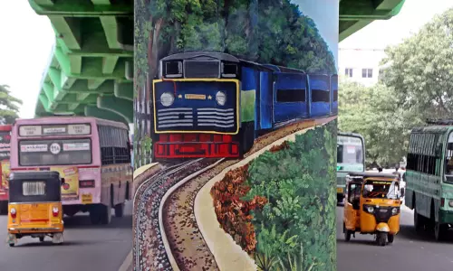 ஒரிஜினல் போல் ஓடுது பஸ்... மலைக்க வைக்குது மலைரெயில்...!