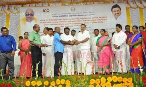 தமிழகத்தில் புதிதாக 4 ஆயிரம் பஸ்கள் வாங்கப்படும் தமிழகத்தில் புதிதாக 4 ஆயிரம் பஸ்கள் வாங்கப்படும்