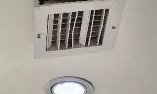 திருக்கோவிலூரில் பரபரப்பு: ஜவுளிக்கடையில் பெண்கள் உடைமாற்றும் அறையில் ரகசிய கேமரா - வாடிக்கையாளர்கள் வாக்குவாதத்தில் ஈடுபட்டதால் பரபரப்பு