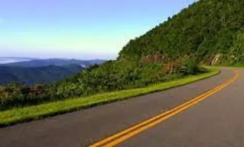 அம்பேத்கர் காலனியில்  சேதமடைந்த சாலை சீரமைக்கப்படுமா? பொதுமக்கள் எதிர்பார்ப்பு