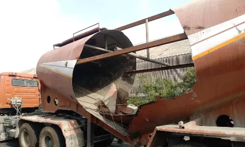 டேங்கர் லாரி வெடித்து டிரைவர் படுகாயம்