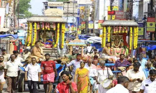 நெல்லையப்பர் கோவில் ஆனி திருவிழா; சுவாமி-அம்பாள் வெள்ளி சப்பரத்தில் வீதி உலா நெல்லையப்பர் கோவில் ஆனி திருவிழா; சுவாமி-அம்பாள் வெள்ளி சப்பரத்தில் வீதி உலா