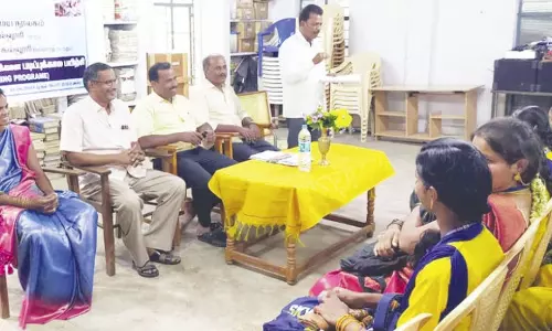 தர்மபுரி மைய நூலகத்தில் கல்லூரி மாணவர்களுக்கான பயிற்சி முகாம்