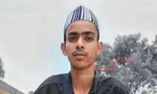 இரும்பு சட்டங்கள் ஏற்றி சென்ற ஆட்டோ கவிழ்ந்து சிறுவன் பலி