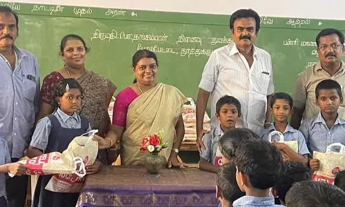 தூத்துக்குடியில் பள்ளி மாணவ, மாணவிகளுக்கு  இலவச சீருடை....!!