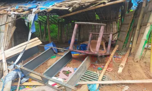 குழந்தைகள் காப்பகத்தை உடைத்த காட்டு யானை குழந்தைகள் காப்பகத்தை உடைத்த காட்டு யானை