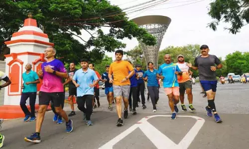 கோவையில் நடந்த போதைப்பொருள் ஒழிப்பு விழிப்புணர்வு மாரத்தானில் கலெக்டர் பங்கேற்பு கோவையில் நடந்த போதைப்பொருள் ஒழிப்பு விழிப்புணர்வு மாரத்தானில் கலெக்டர் பங்கேற்பு