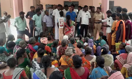 ரிஷிவந்தியம் ஒன்றிய அலுவலகத்தில் கிராம மக்கள் திடீர் தர்ணா