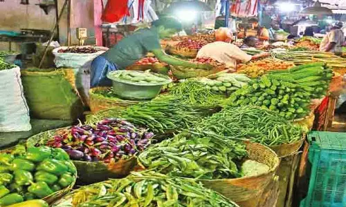 சிவகாசி உழவர்சந்தையை செயல்படுத்த வேண்டும்