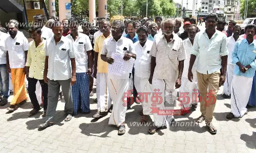 பொதுமக்கள் குறைதீர்க்கும் கூட்டம்: பவானிசாகர் அணையின் மீன்பிடி உரிமத்தை கூட்டுறவு சங்கங்களுக்கு வழங்க வேண்டும்- மீனவர்கள் கோரிக்கை மனு
