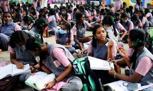 10, 11, 12ம் வகுப்பு மாணவர்களுக்கு மாலை நேர வகுப்புகள் கட்டாயம் - பள்ளிக்கல்வித்துறை உத்தரவு 10, 11, 12ம் வகுப்பு மாணவர்களுக்கு மாலை நேர வகுப்புகள் கட்டாயம் - பள்ளிக்கல்வித்துறை உத்தரவு