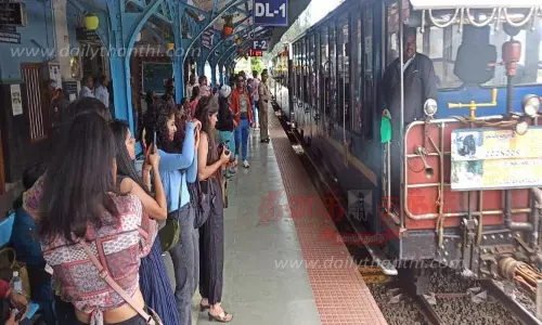 ஊட்டி சிறப்பு மலை ரெயில் அடுத்த மாதம் வரை நீட்டிப்பு