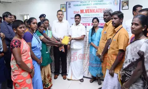 தூய்மை பணியாளர்களுக்கு நலத்திட்ட உதவி தூய்மை பணியாளர்களுக்கு நலத்திட்ட உதவி