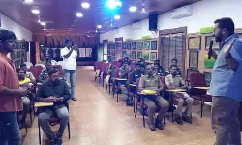 பாம்புகளை கையாளும் முறை குறித்து முன்கள பணியாளர்களுக்கு பயிற்சி