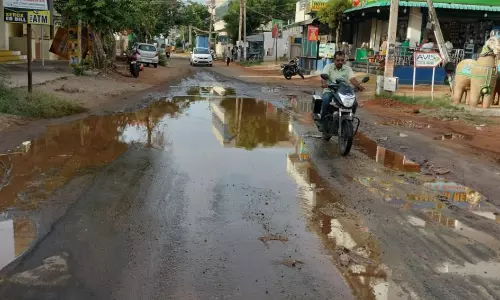 குடிநீர் குழாய் உடைந்து வீணாகும் குடிநீர்