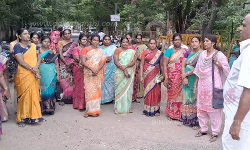 தர்மபுரி கலெக்டர் அலுவலகம் முன்பு தமிழ்நாடு அரசு ஊழியர்கள் ஆர்ப்பாட்டம் தர்மபுரி கலெக்டர் அலுவலகம் முன்பு தமிழ்நாடு அரசு ஊழியர்கள் ஆர்ப்பாட்டம்