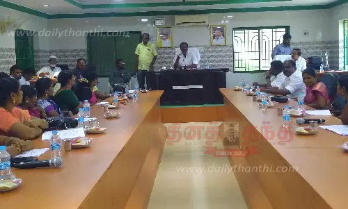 அரசு சுவர்களை விளம்பரங்களுக்கு பயன்படுத்தினால் நடவடிக்கை-பரமக்குடி நகர்மன்ற கூட்டத்தில் வலியுறுத்தல்