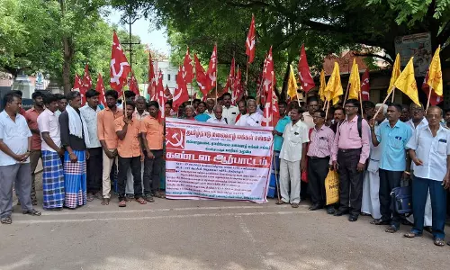 பழங்குடியின சாதி சான்றிதழ் வழங்கக்கோரி ஆர்ப்பாட்டம்