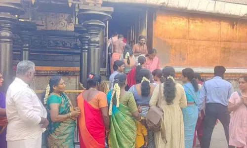 சிதம்பரம் நடராஜர் கோவிலில்  கனகசபை மீது பக்தர்கள் ஏறி சாமி தரிசனம் செய்ய அனுமதி