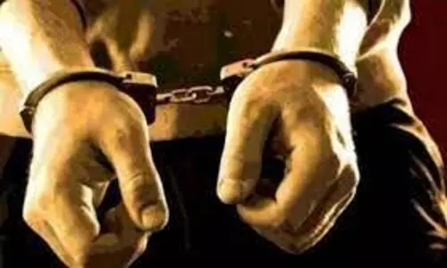 டிரைவரை தாக்கிய வாலிபர் கைது