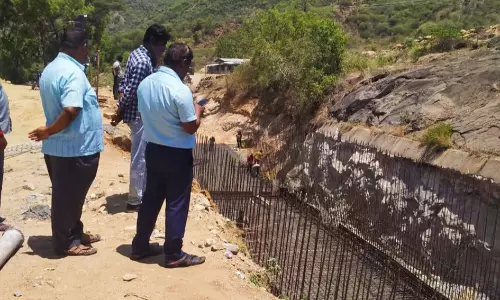 காண்டூர் கால்வாயை புதுப்பிக்கும் பணி மும்முரம்