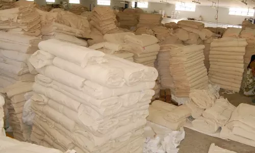 ரூ.200 கோடி காடா ஜவுளி துணிகள் தேக்கம்