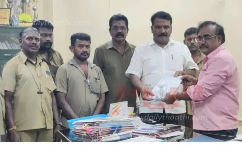 புதுவையில் 8 மாணவர்களை ஏற்றி செல்ல அனுமதிக்க வேண்டும் - ஆட்டோ டிரைவர்கள்