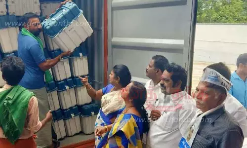 தேனிக்கு கொண்டு வரப்பட்ட விவிபேட், கட்டுப்பாட்டு கருவிகள் தேனிக்கு கொண்டு வரப்பட்ட விவிபேட், கட்டுப்பாட்டு கருவிகள்