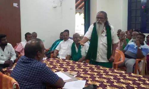 முசிறி அரசு பெண்கள் மேல்நிலைப்பள்ளி அருகே உள்ள டாஸ்மாக் கடையை அகற்ற வேண்டும்-விவசாயிகள் குறைதீர் கூட்டத்தில் வலியுறுத்தல்