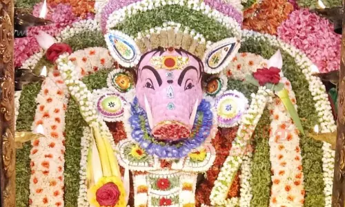 தஞ்சை ராஜவீதிகளில் வராகிஅம்மன் வீதிஉலா